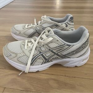 ASICS GEL-1130 Sneakers in Cream/Carbon M6.5 / W7.5